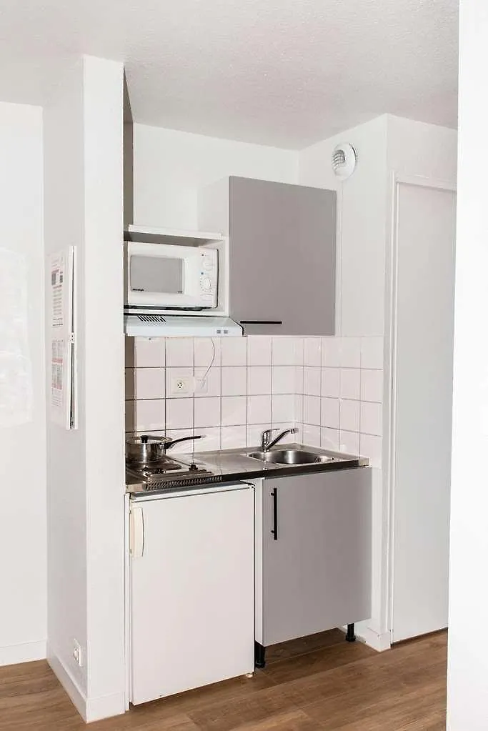 Terres De France - Appart-Hotel - Brest 2*,